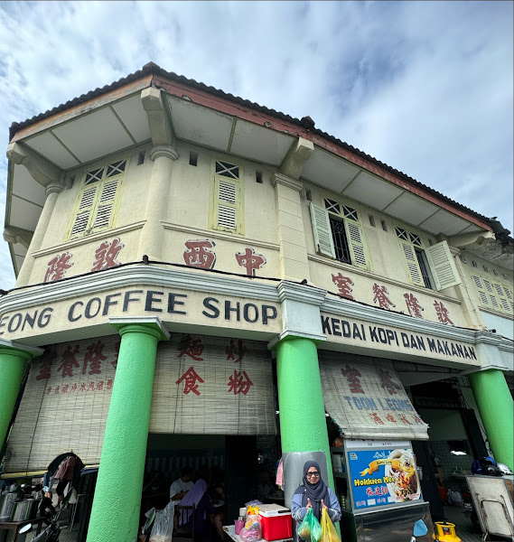 Aimi Lim Halal Hokkien Mee