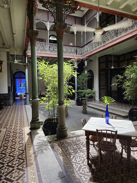 Courtyard Restaurant in Blue Mansion
