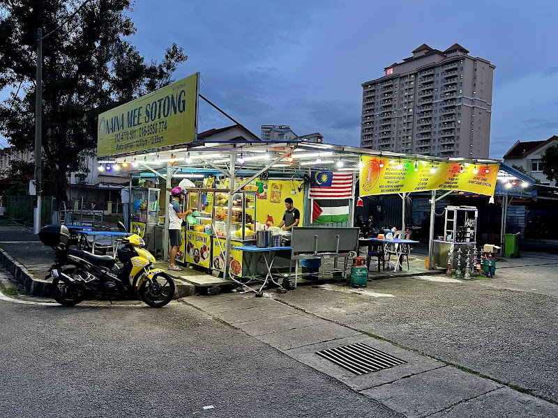 Naina Mee Sotong & Set Nasi & Naina shisa Station