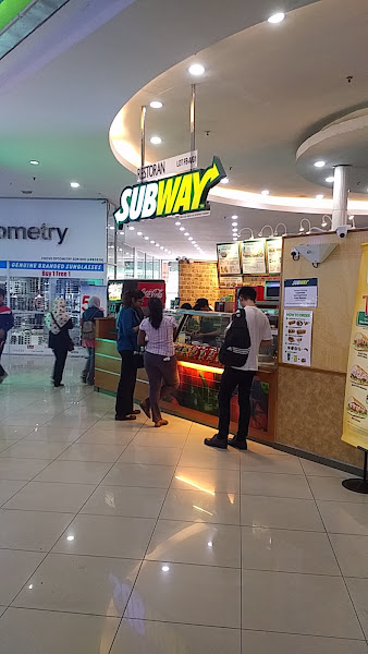 Subway 1st Avenue Mall