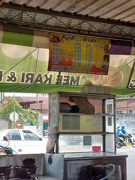 Kak Arah Mee Kari dan Laksa Telur Sarang